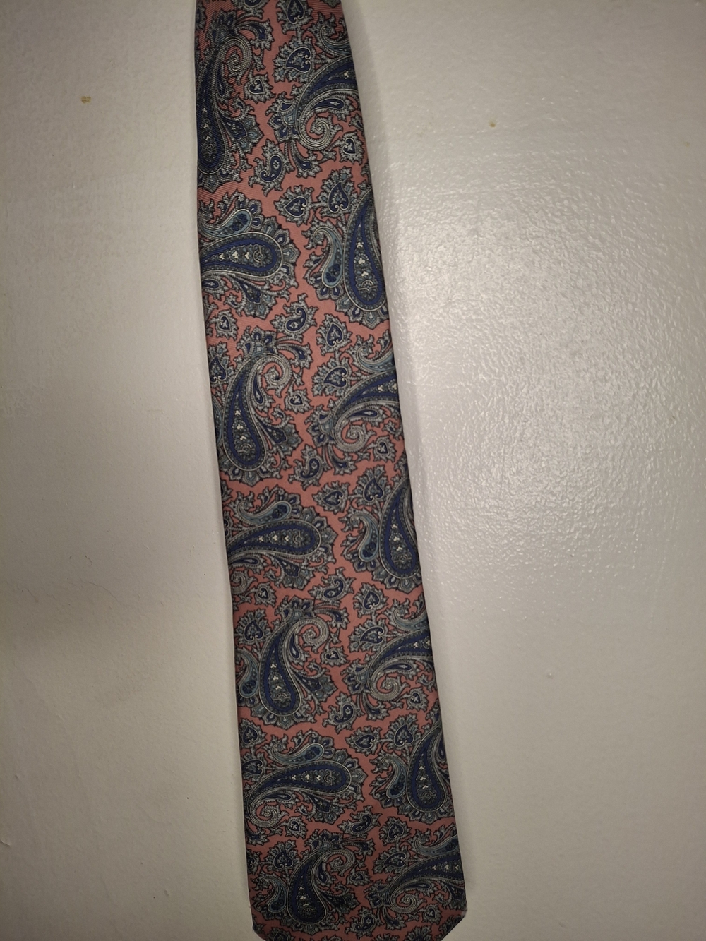 Christian Dior Men's Pink Paisley Silk Tie with Blue Accents